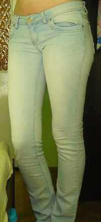 Spodnie jasne jeansowe rurki