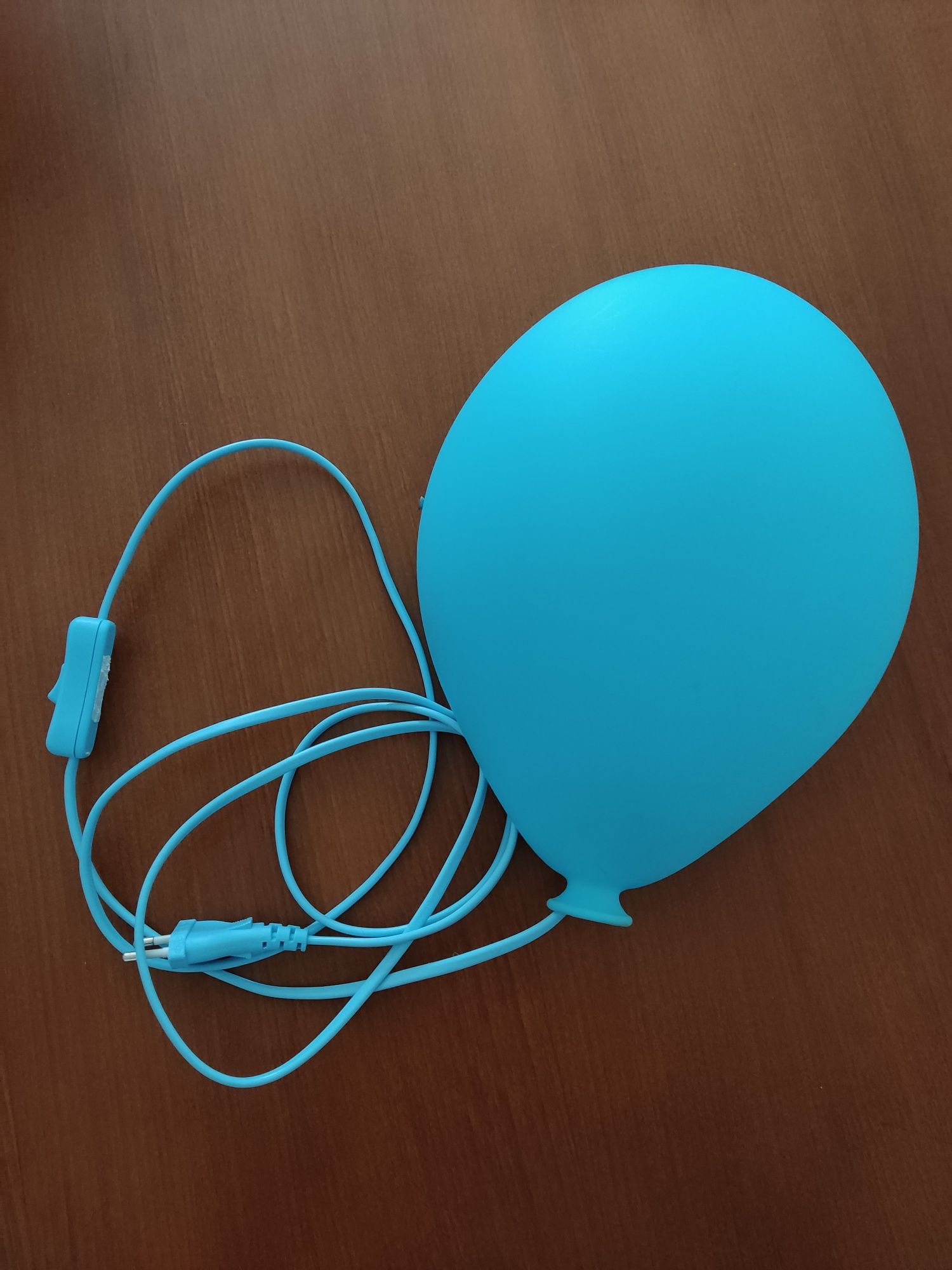 Candeeiro infantil de parede. Foma de balão