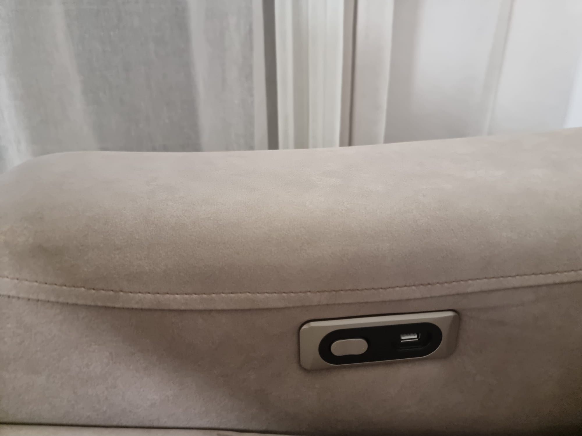 Sofa castanho-acinzentado