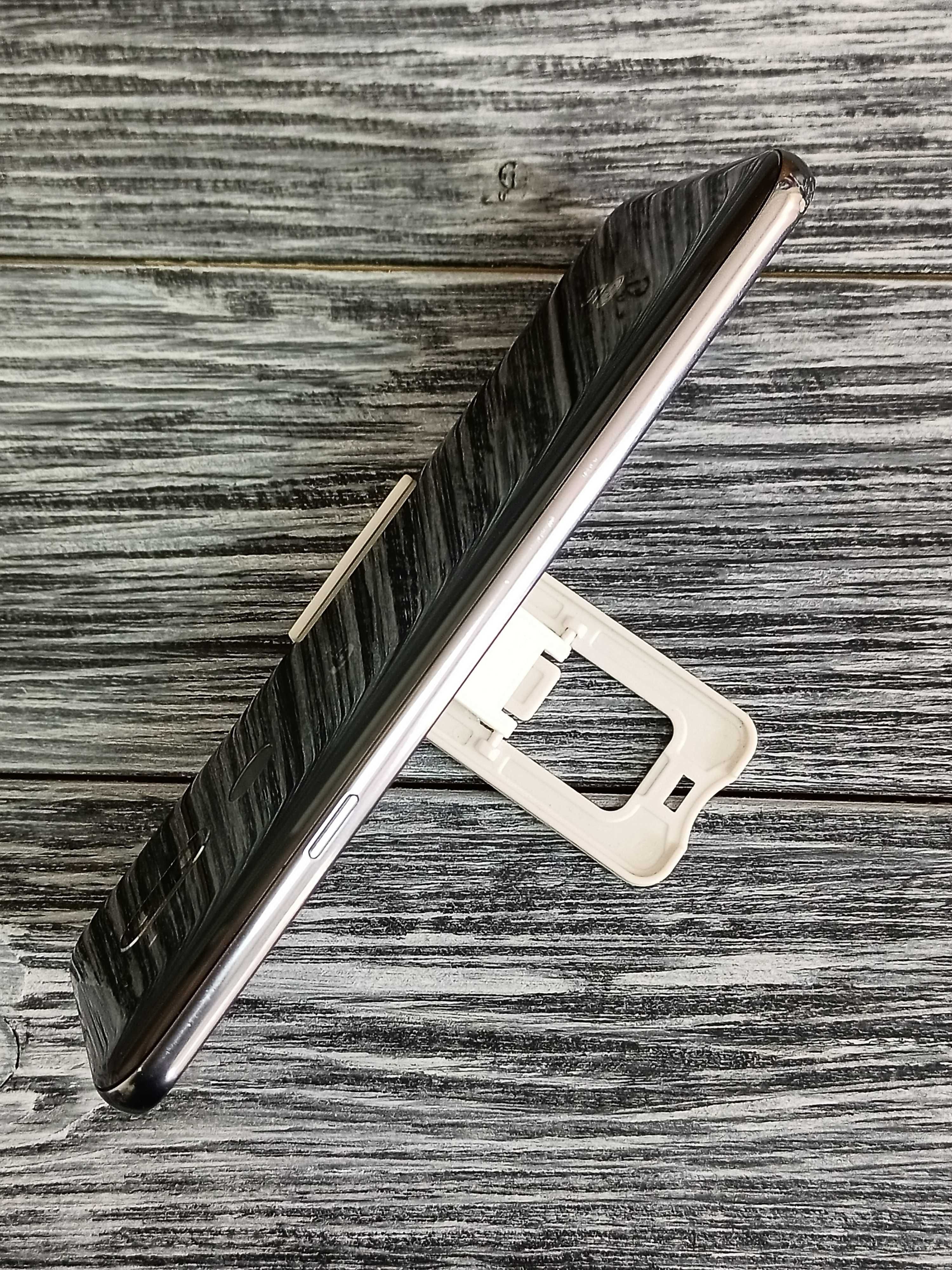 Смартфон LG G7 ThinQ 64 Gb (35072) Уцінка