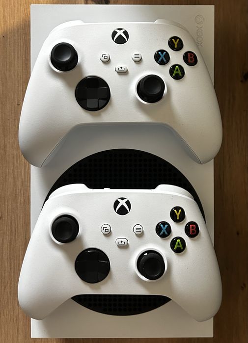 Xbox series s + 2 pady