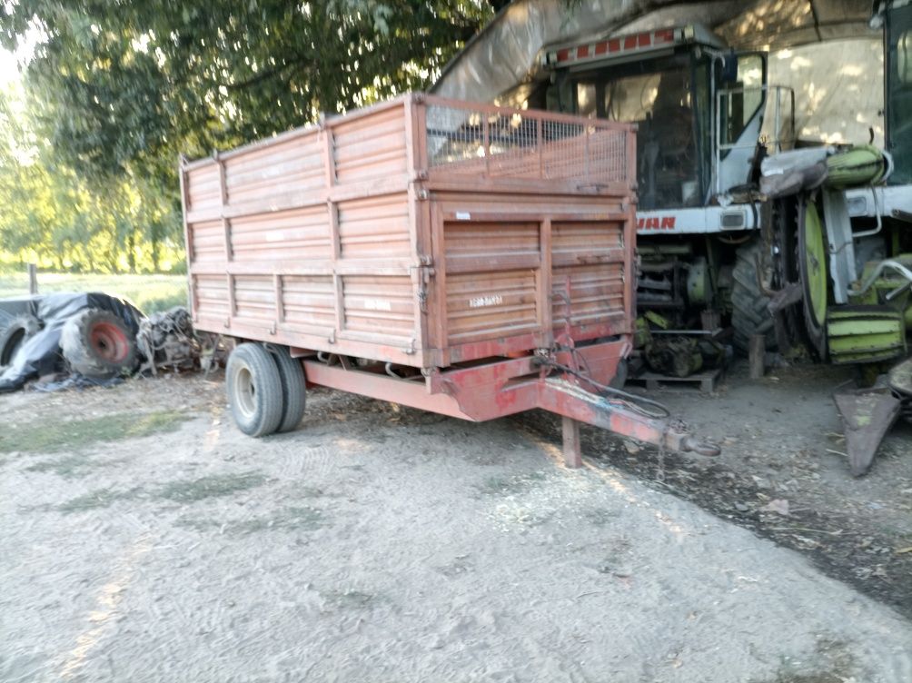 Reboque agrícola tribasculante Agril 5000