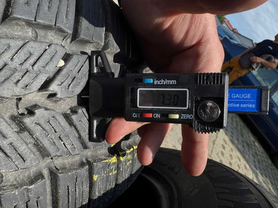 Komplet opon zimowych Michelin AGILIS 51 SNOW-ICE 215/65R15C