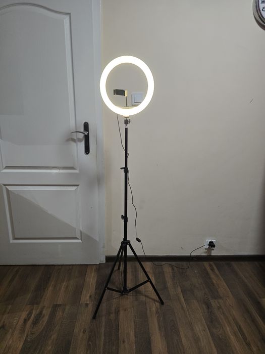 Lampa studyjna okrągła ze statywem