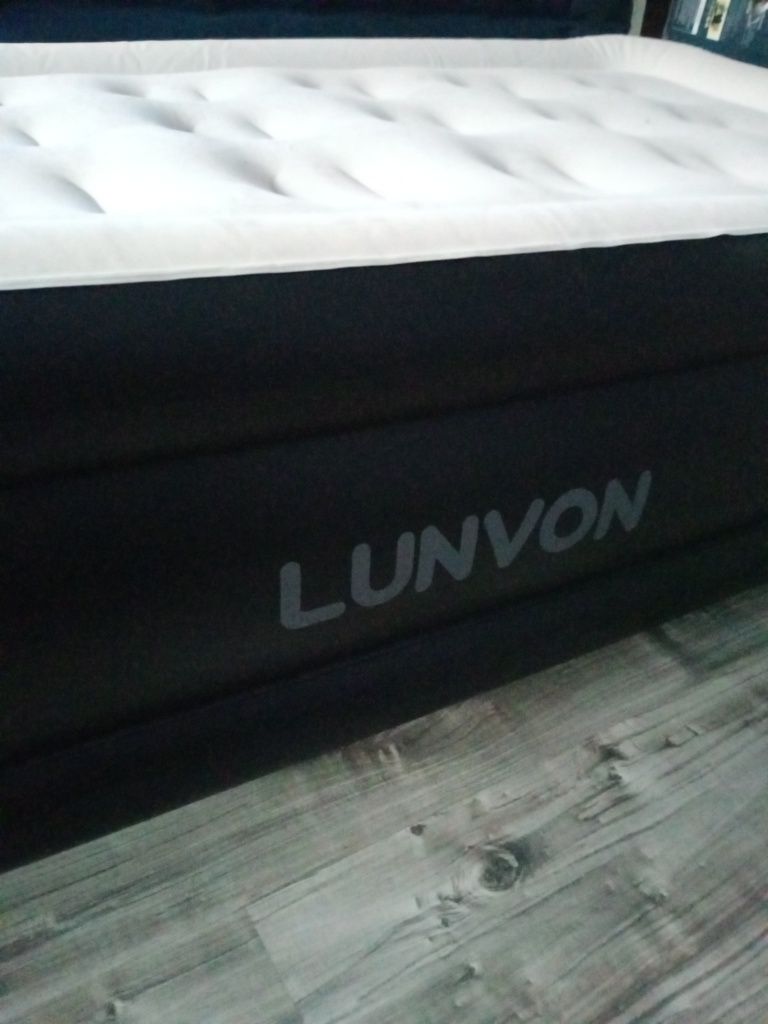 Materac, łóżko Lunvon z wbudowaną pompką