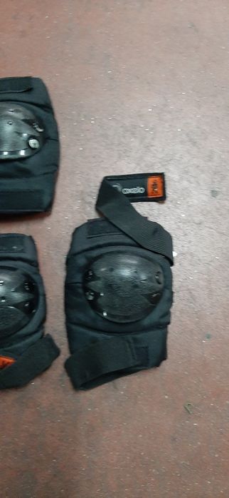 Proteções OXELO joelhos cotovelos e mãos