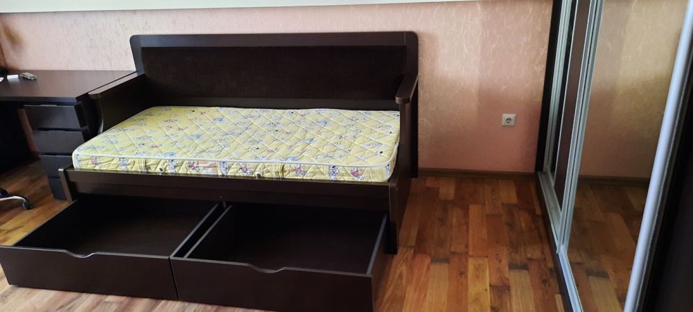 Кравать  детская , подрасковая