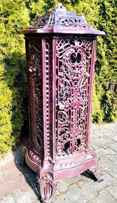 Kominek żeliwny z przełomu XIX i XX wieku - Bretania