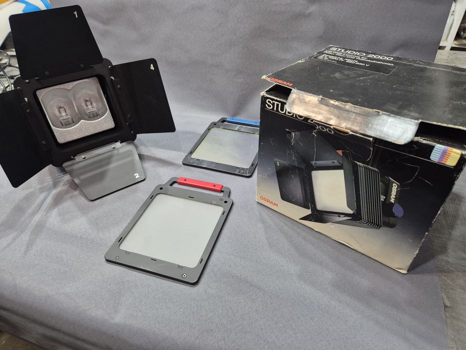 Halogen oświetleniowy Osram studio 2000