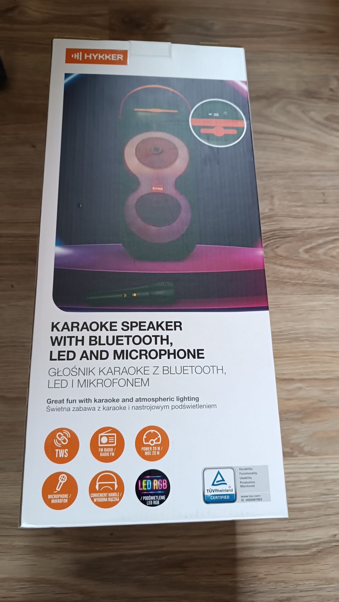 Nowy głośnik Bluetooth z mikrofonem.