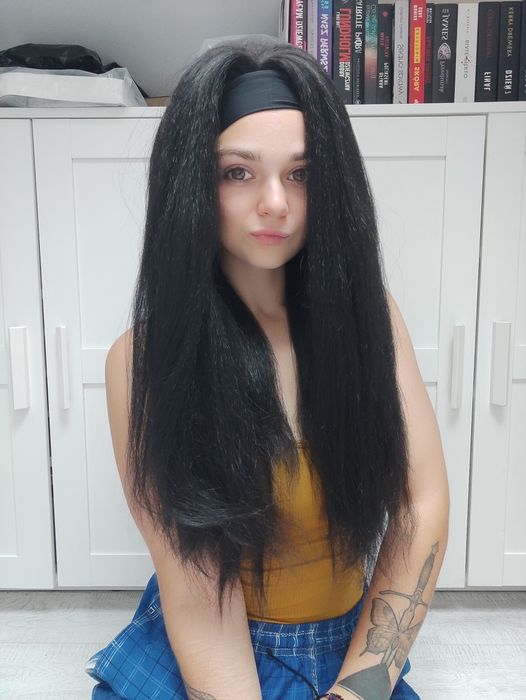 Czarna peruka jak prawdziwa gęsta wysoka jakość na opasce