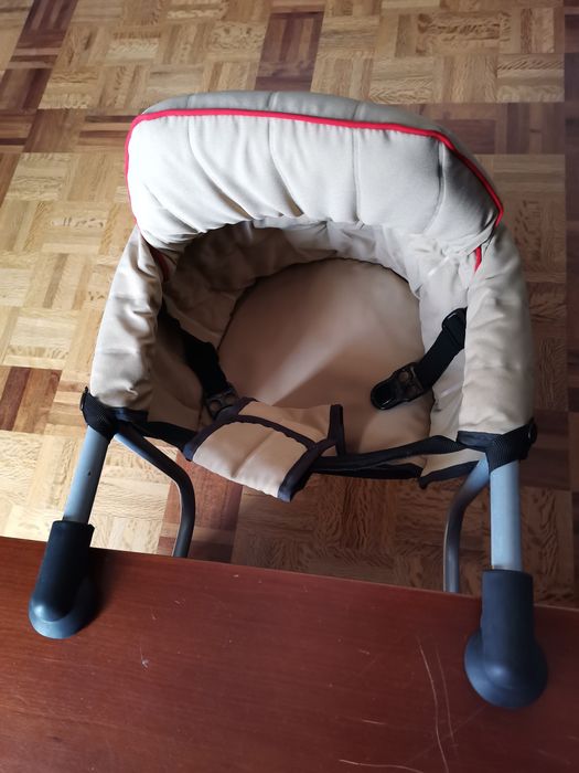 Cadeira portatil de mesa para bebe