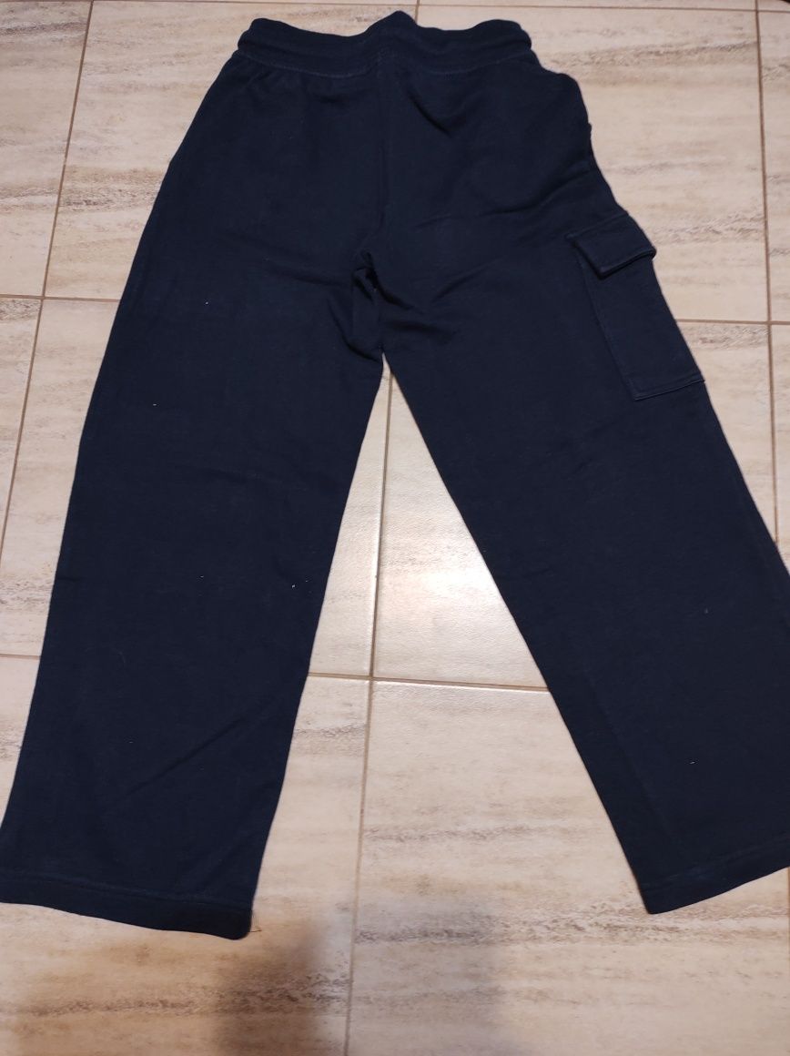 Spodnie dresowe 135-140