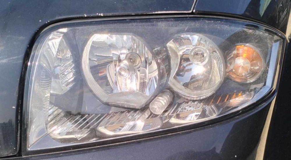 lampa prawa lewa przednia przód Audi A2