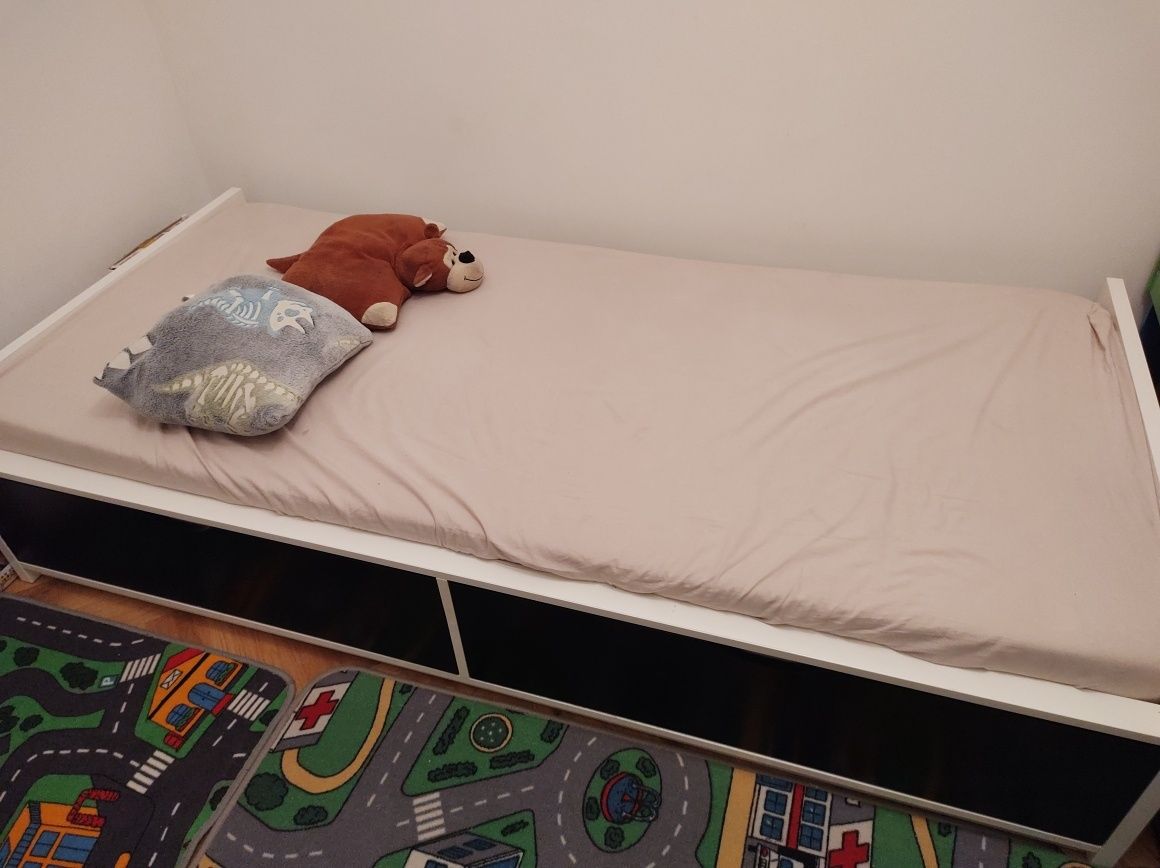 Łóżko Ikea flaxa z szufladami 90x200 plus materac