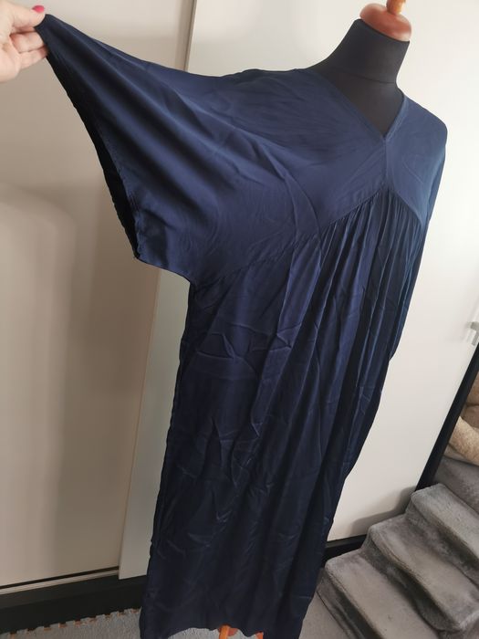 Śliczna satynowa granatowe długa sukienka plus size oversize 30% jedwa