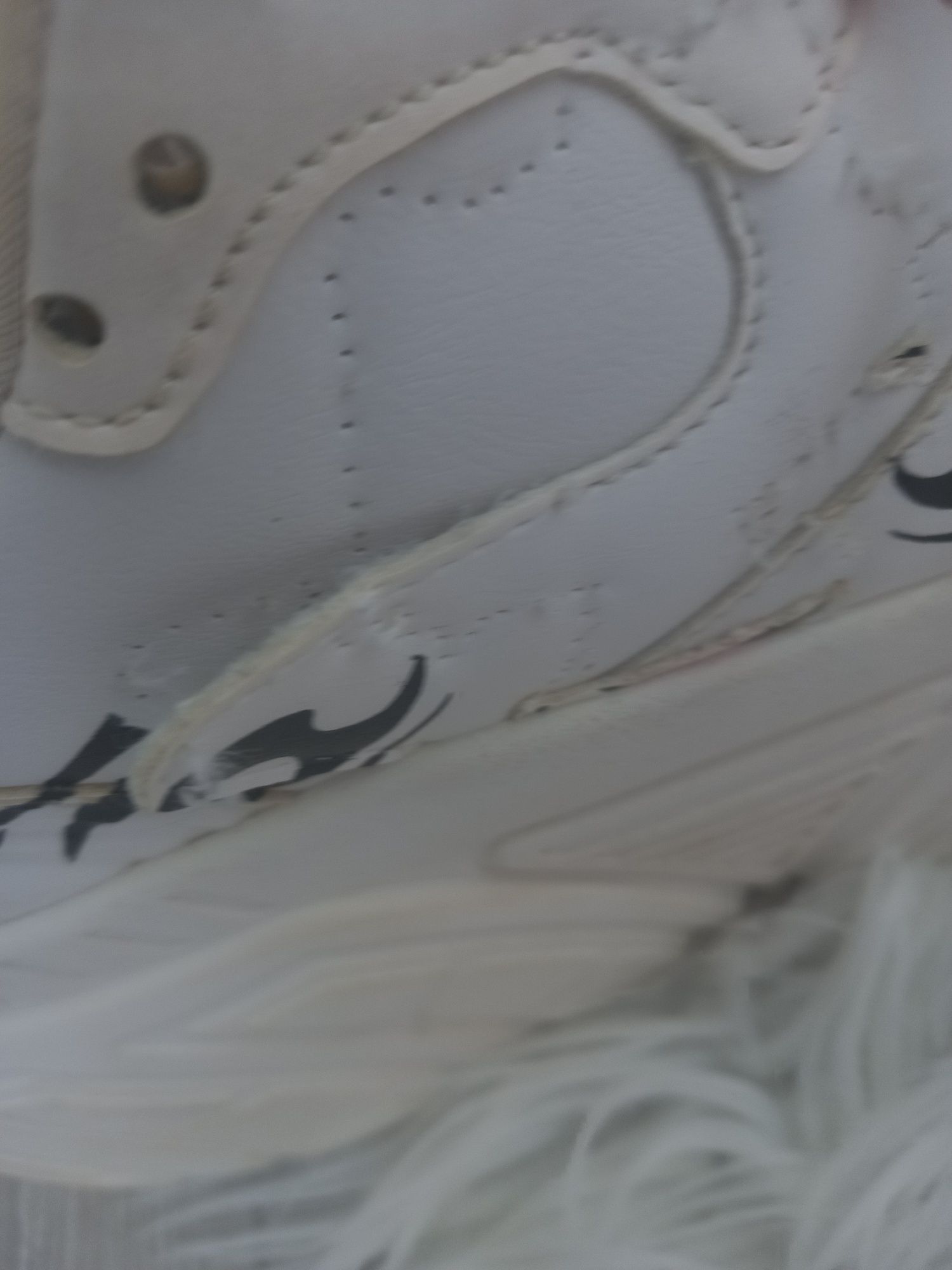 Sprzedam adidasy Hello Kitty 38