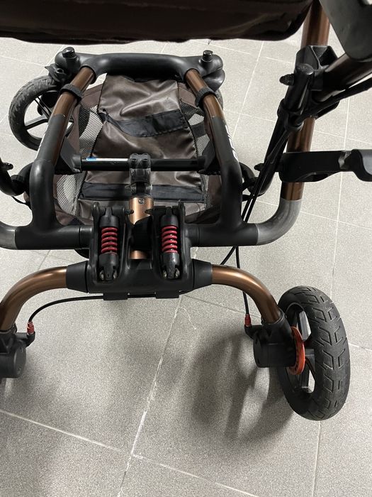 Trio - carrinho, ovo, alcofa de bebé