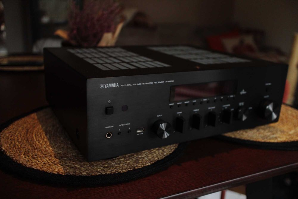 Amplituner Yamaha R-N500 Airplay / Spotify / Stereo