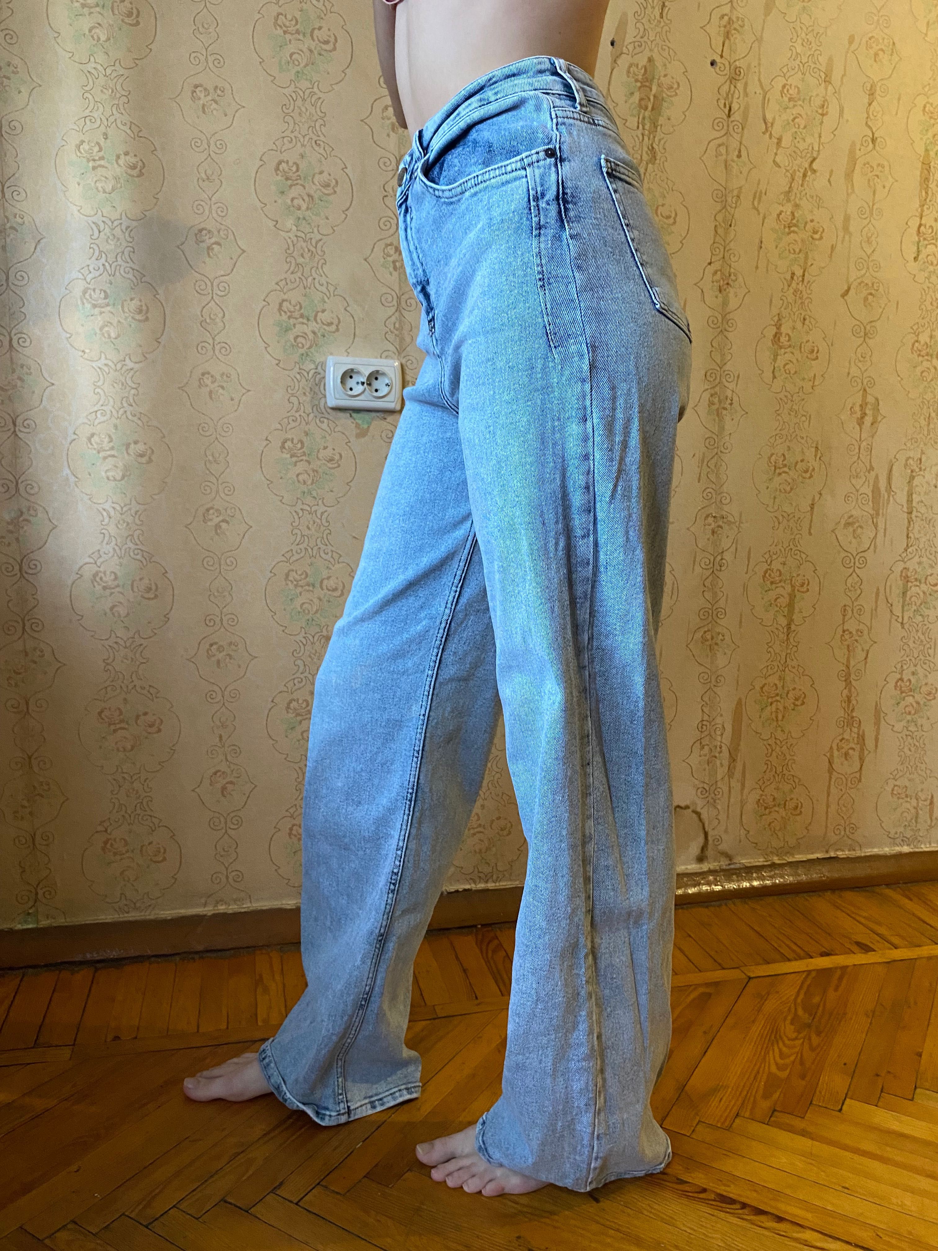Голубі джинси. Жіночі. Прямі.
