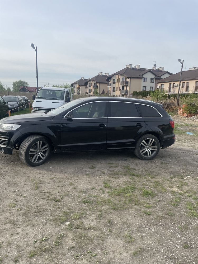 Sprzedam na części Audi Q7 99 213 km
