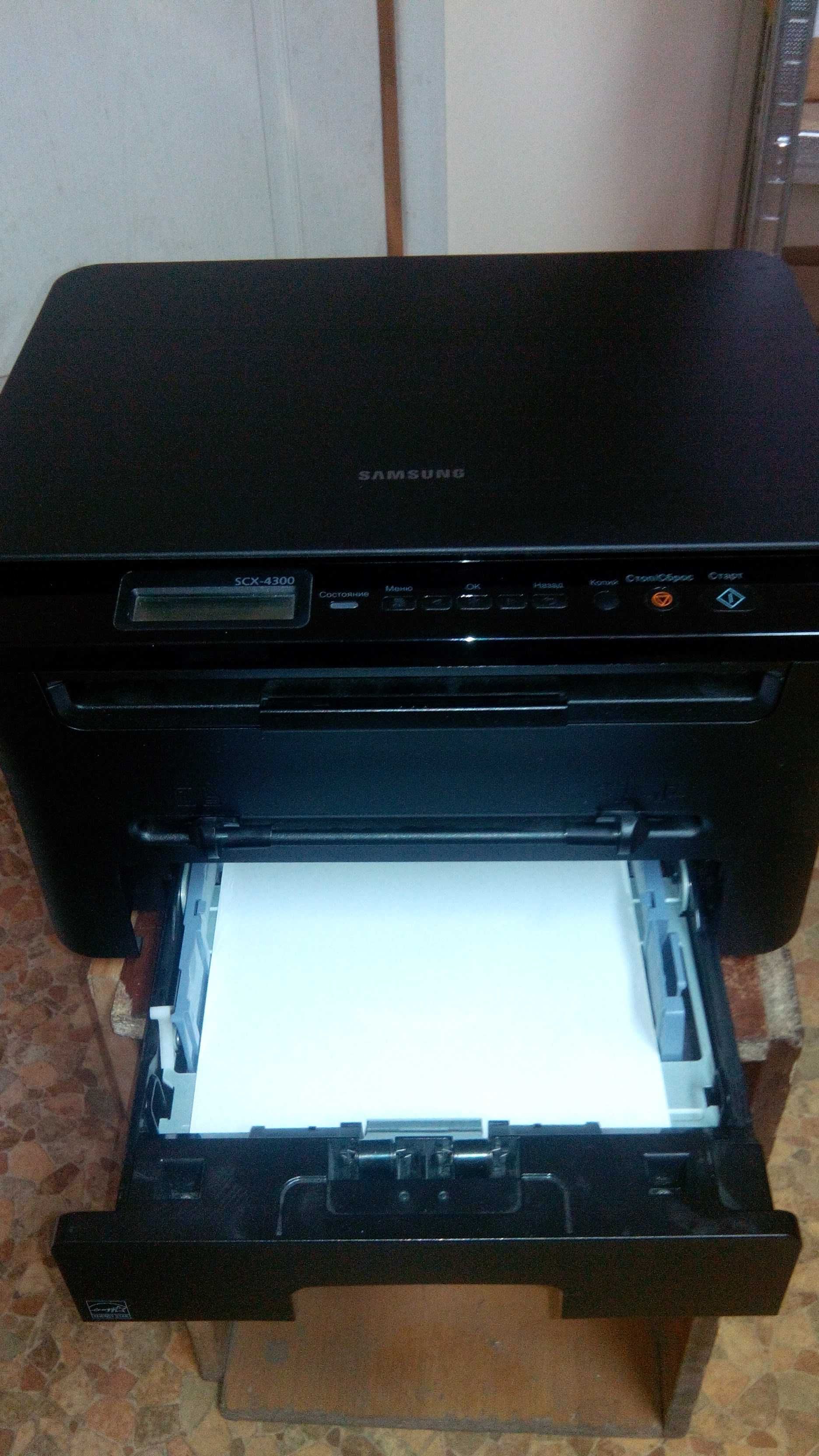 МФУ Samsung SCX 4300. Гарний стан. Заправлений картридж.