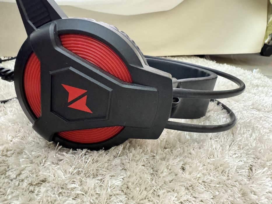 Fone de ouvido headset para jogos Redragon Memecoleous H112.