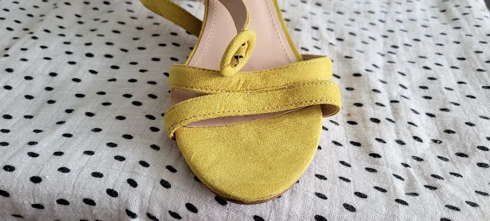 Buty z odkrytymi palcami  na obcasie seledynowe h&m rozmiar 39
