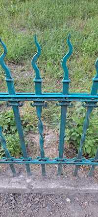Stare ręcznie kute ogrodzenie