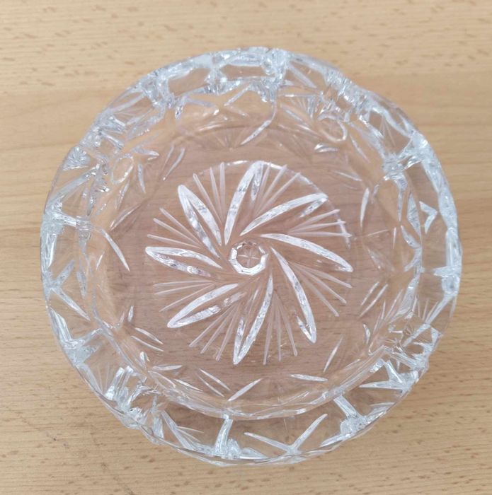 Kryształowa popielniczka