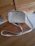 Mala beje pequenina á Tiracolo ( Guess Luxe )