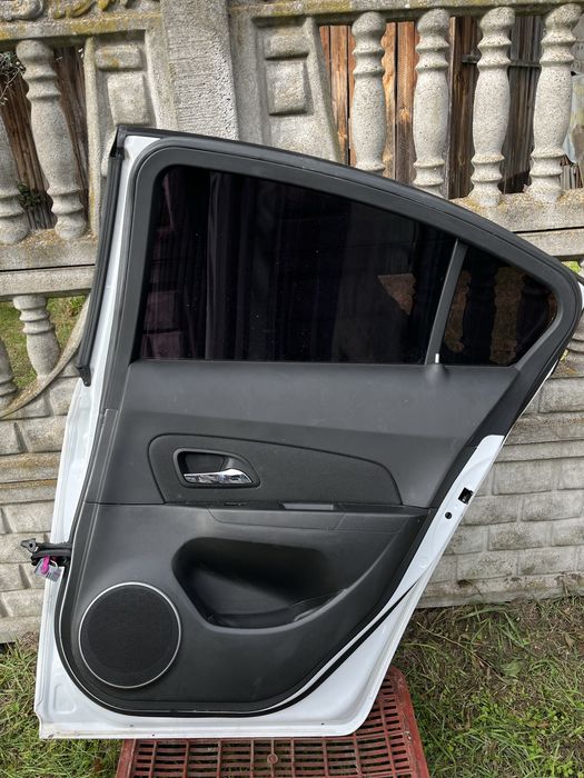 tylne prawe drzwi chevrolet cruze białe 2010 sedan wiecej info pod tel