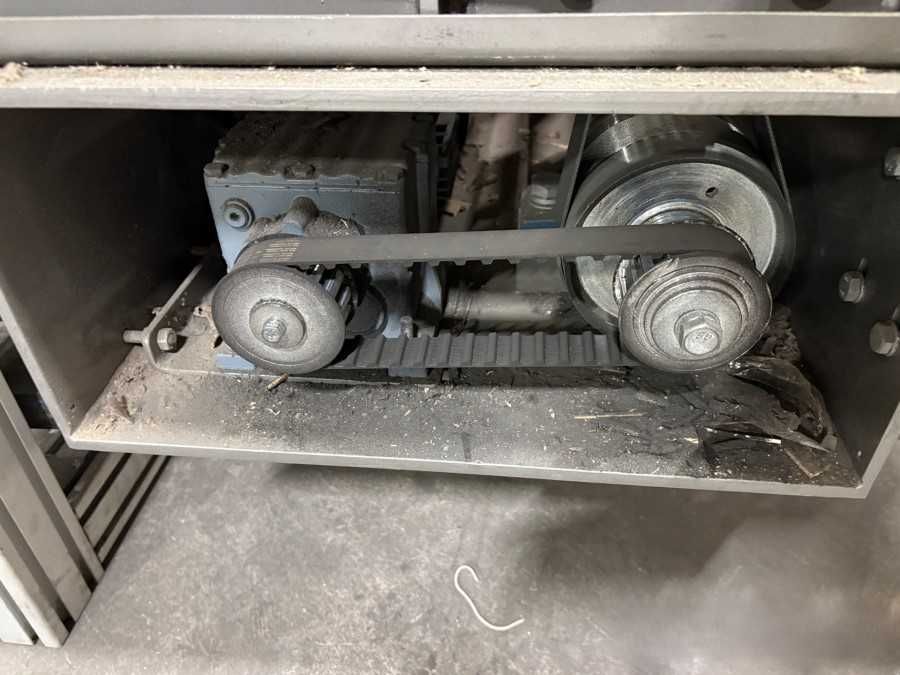 • Przenośnik rolkowy do sortowania • Mowing •