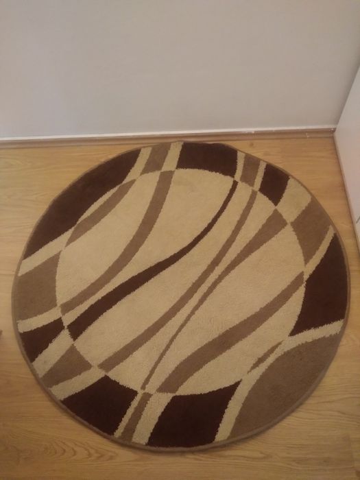 Dywan   okrągły  wymiary  120 na 120 kolor wanilia