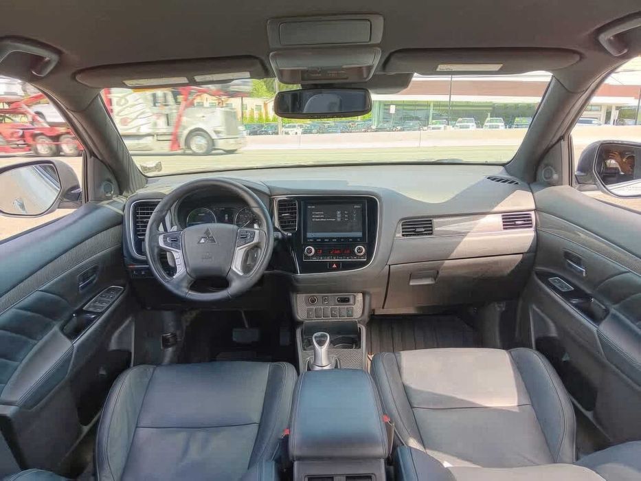 Mitsubishi Outlander Hybrid Plug-in SEL S-AWC      2022