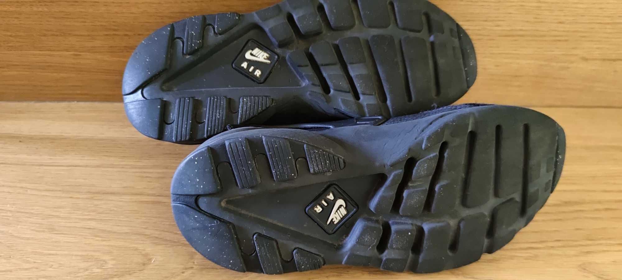 Firmowe Nike Air 35 buty sportowe adidasy dla chłopca