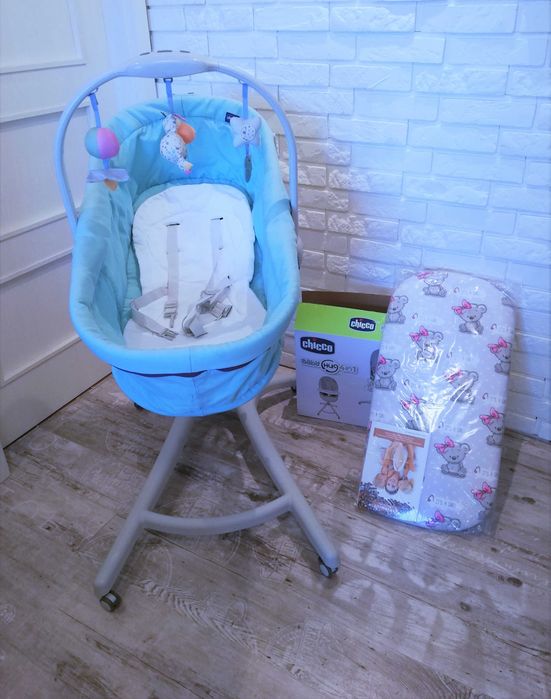 Chicco Baby Hug 4w1 + tacka pokrowiec + materacyk + prześcieradło