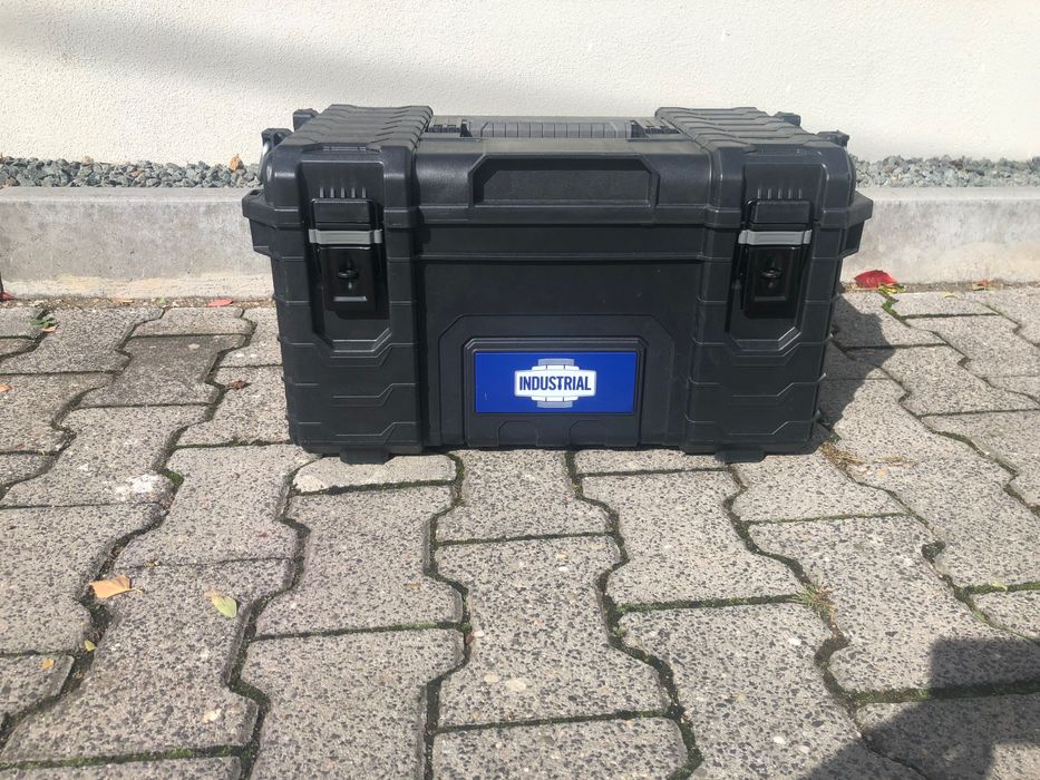 :

Skrzynka na narzędzia

Solidna i praktyczna skrzynk