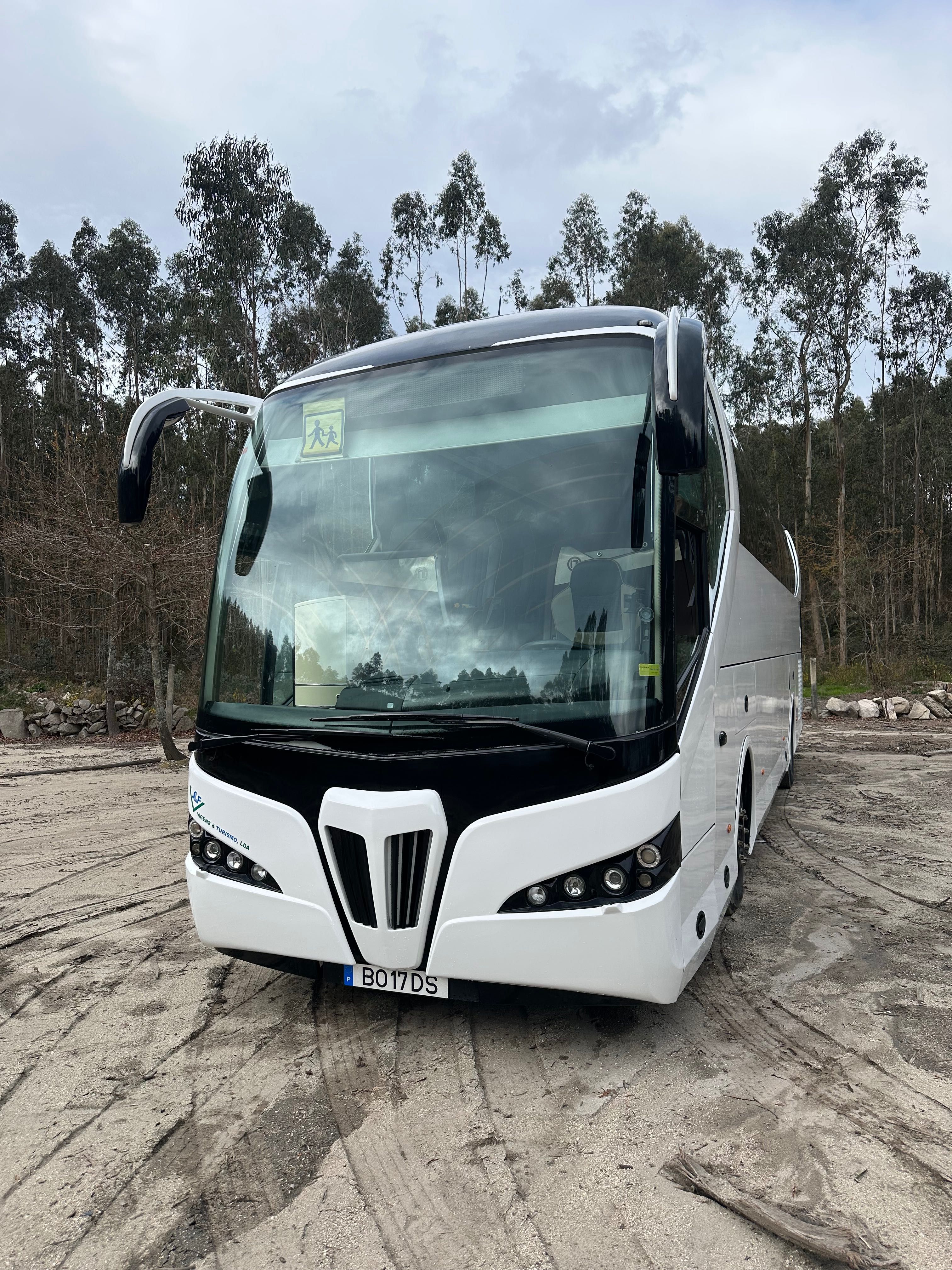 Aluguer de autocarros de turismo minibus