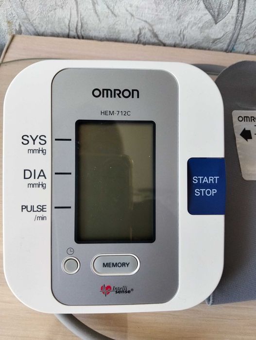 Продам тонометр Omron в отличном состоянии.