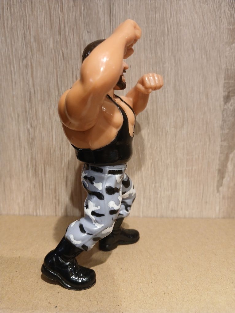 Figurka wrestlera WWE Luke z drużyny braci The Bushwhackers