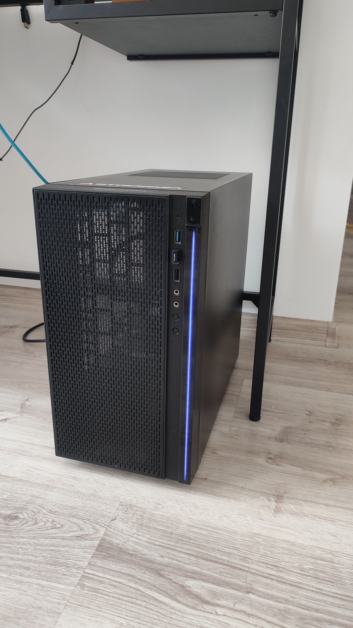 Komputer stacjonarny Ryzen 3 / SSD / 8GB / Radeon R9 / Windows 10