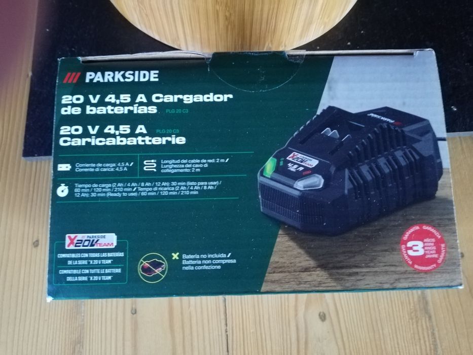 Carregador Parkside 20V 4,5A novo