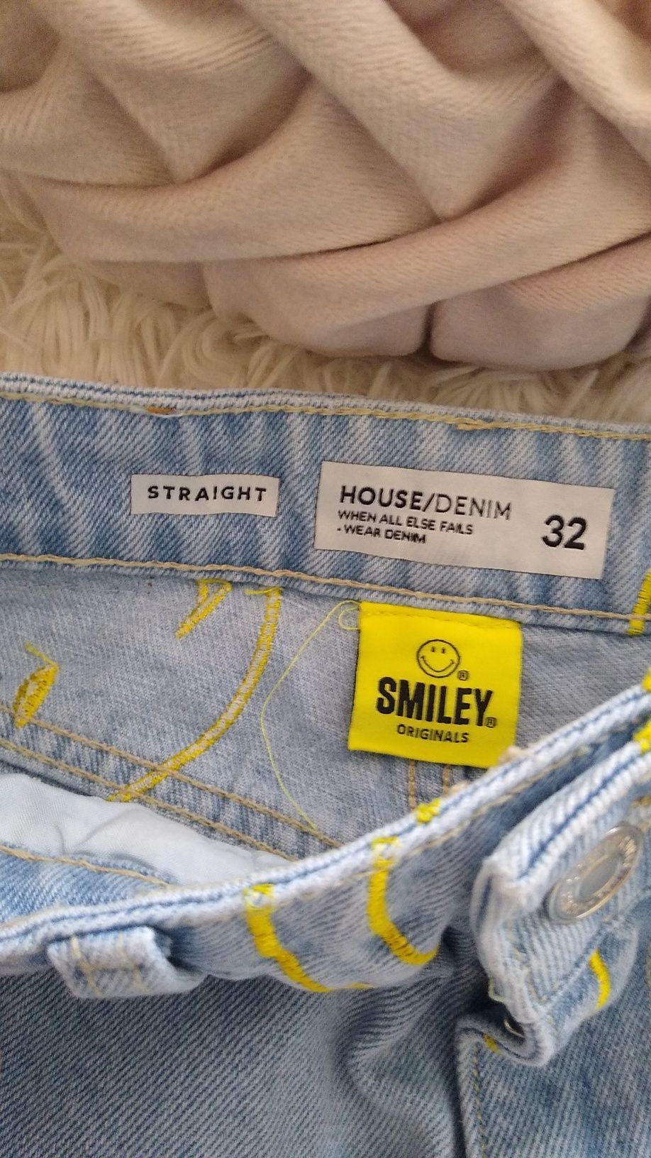 House Smiley jeansy 32 straight fit