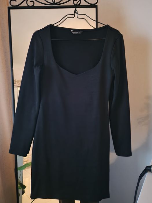 Vestido preto curto stradivarius