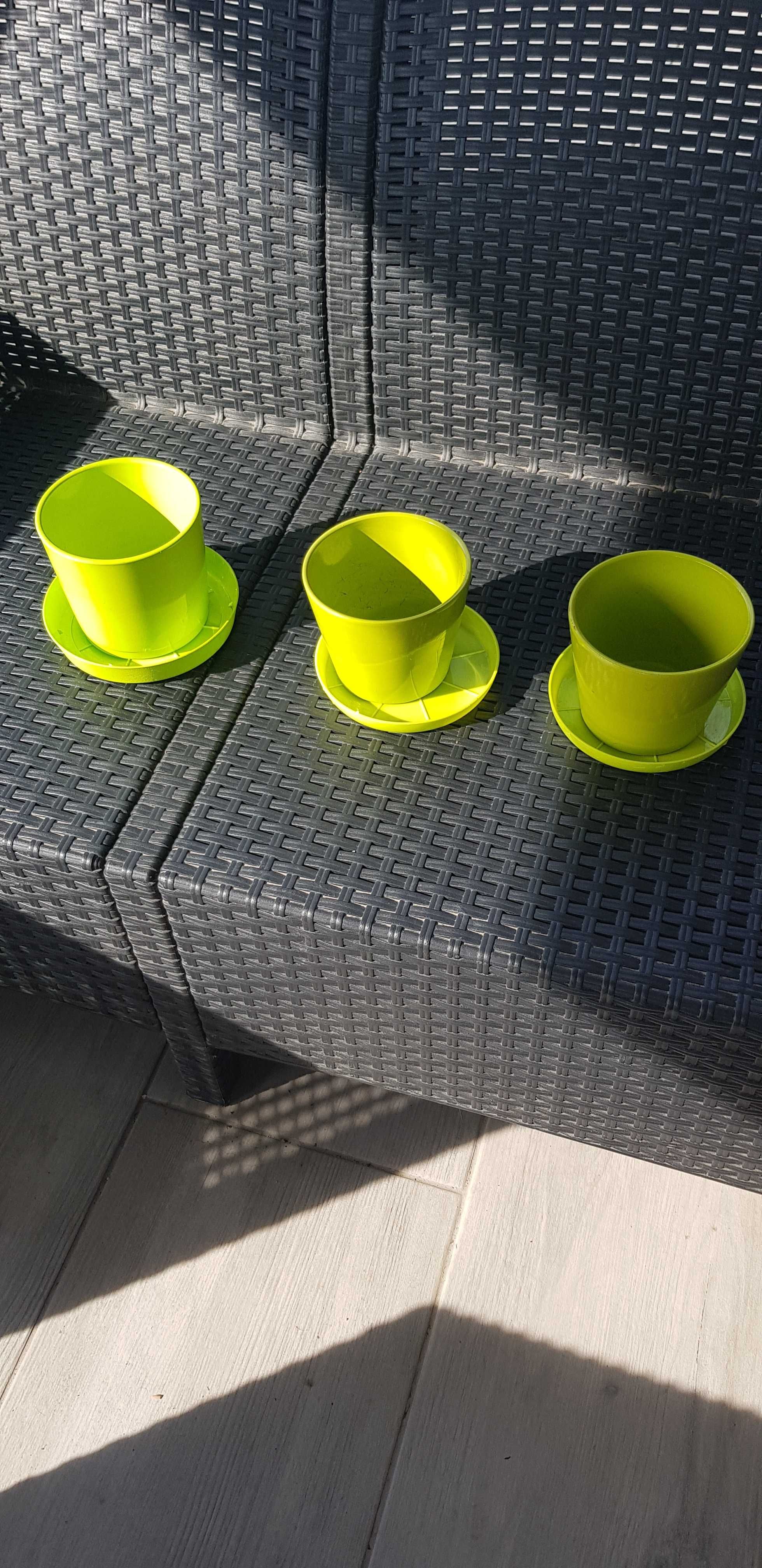 trzy seledynowe ceramiczne doniczki z podstawkami - Okazja