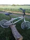 BMX plus dwie pegi