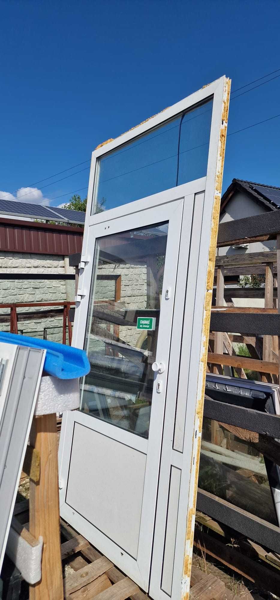Drzwi wejściowe aluminiowe przeszklone z demontażu
