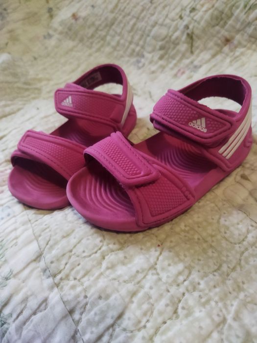 Босоніжки адідас