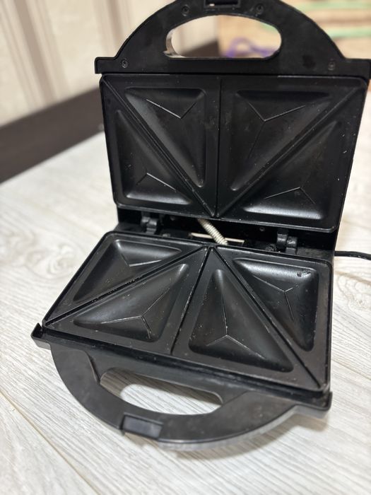 Бутербродниця, бутербродница